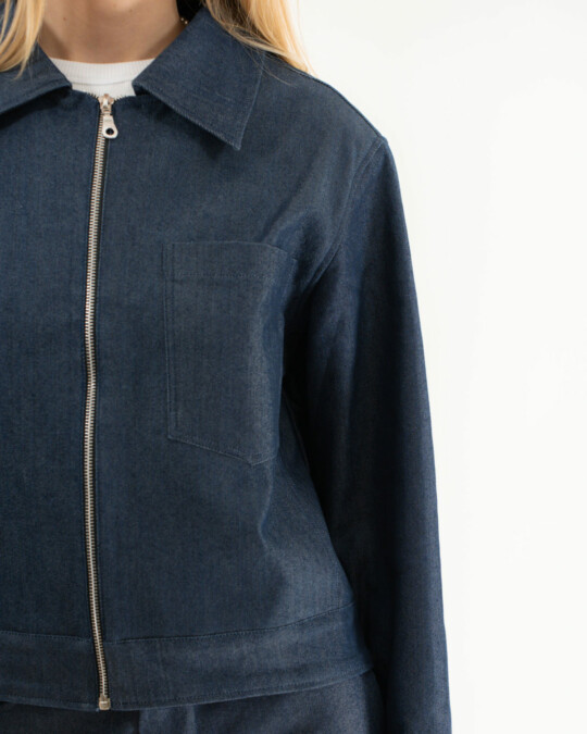 The Denim Jacket_abbildung_model_bildnr4