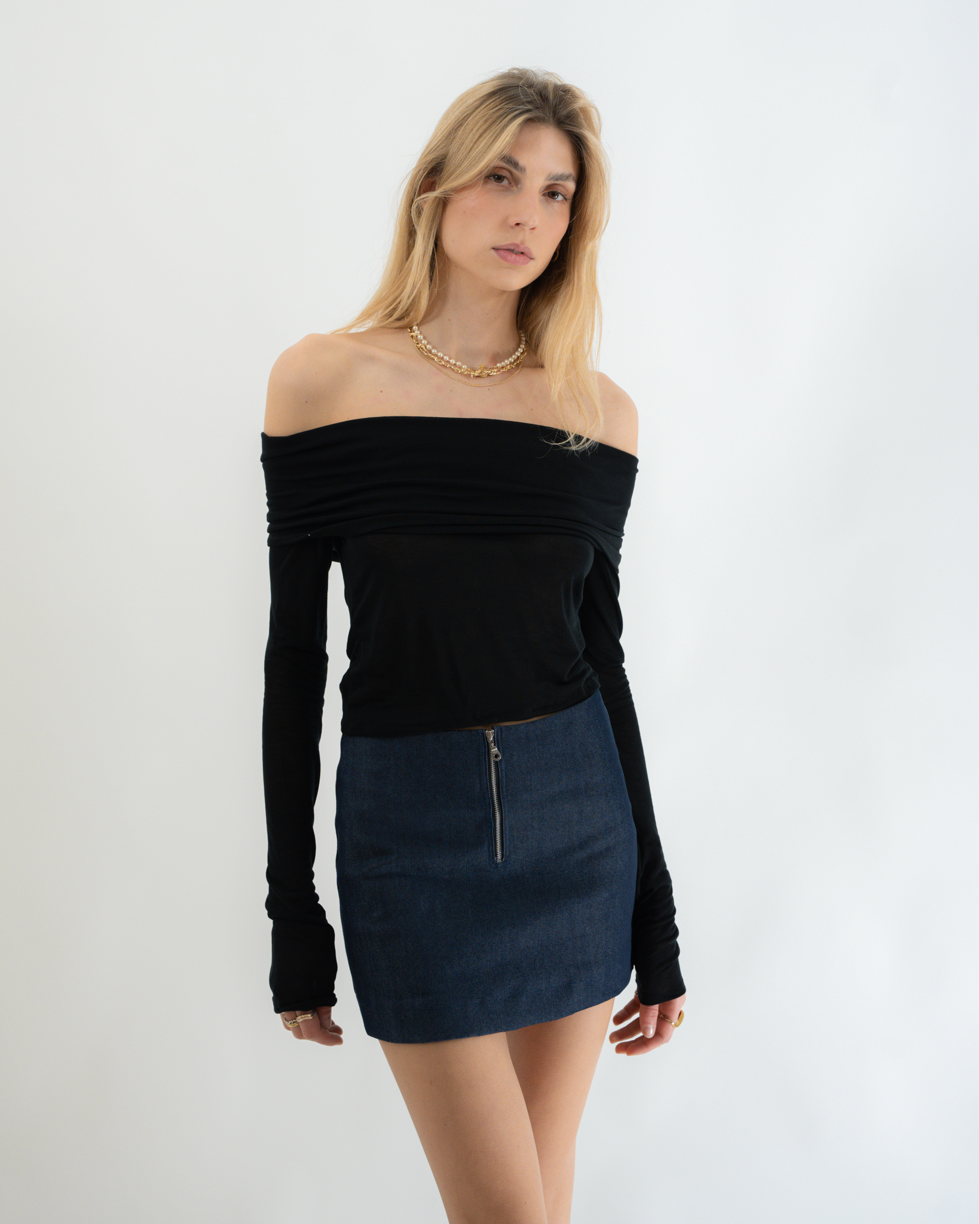 The Off Shoulder Longsleeve Black