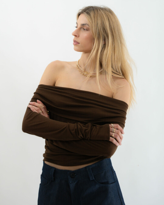 The Off-Shoulder Longsleeve Braun_abbildung_model_bildnr2