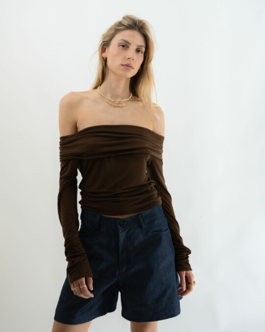 The Off-Shoulder Longsleeve Braun_abbildung_model_bildnr6