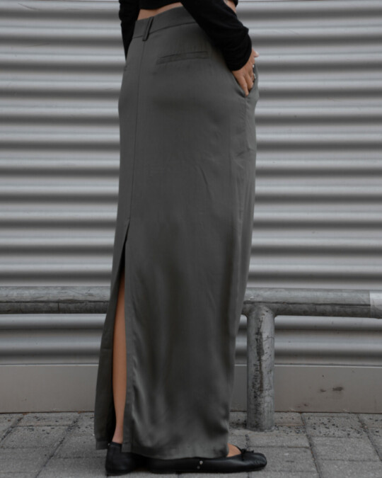 The Maxi Skirt Green Grey_abbildung_model_bildnr5