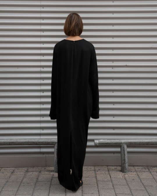 The Maxi Kleid Schwarz_abbildung_model_bildnr3