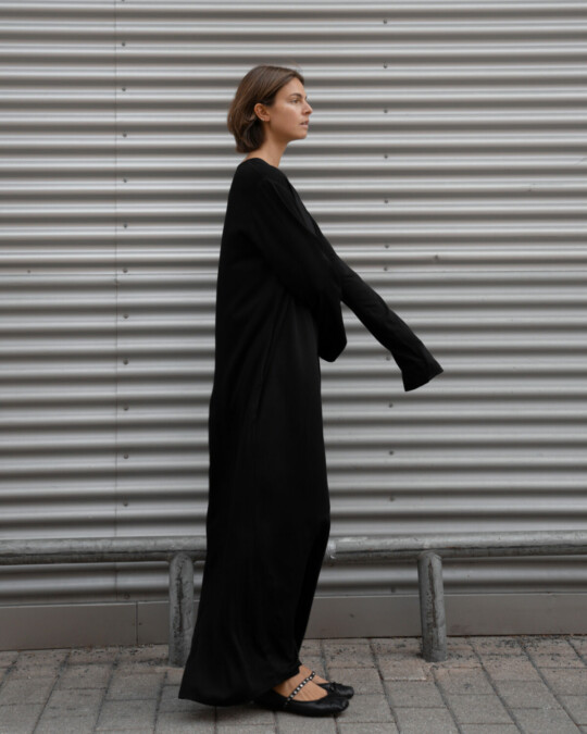 The Maxi Kleid Schwarz_abbildung_model_bildnr2