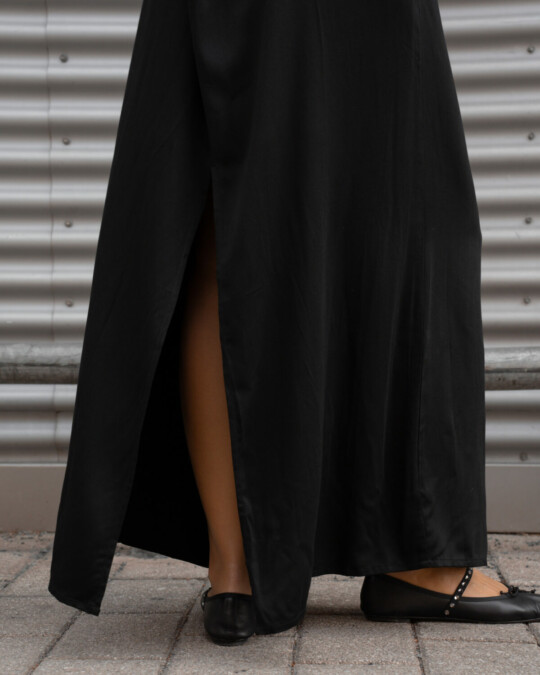 The Maxi Kleid Schwarz_abbildung_model_bildnr4