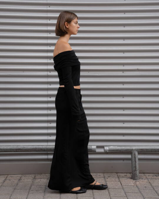 The Maxi Skirt Black_abbildung_model_bildnr2